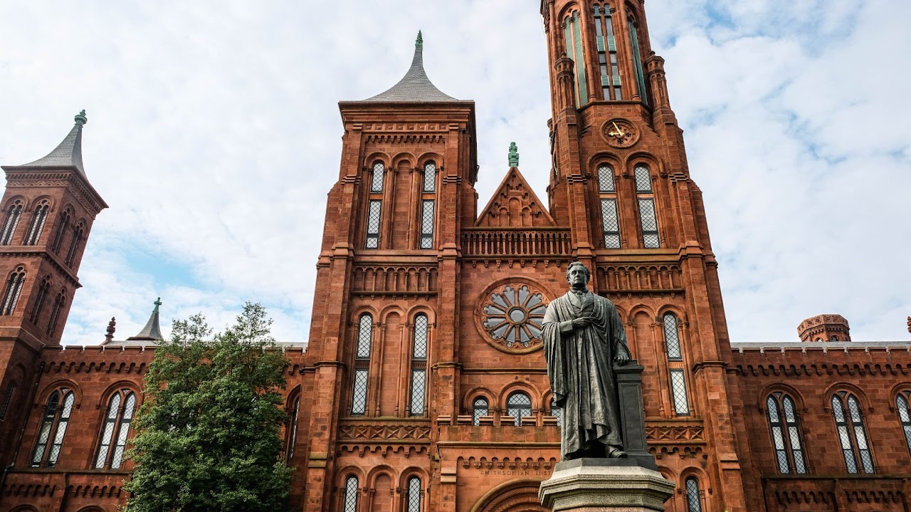 Smithsonian Museums Charter Bus Transportation